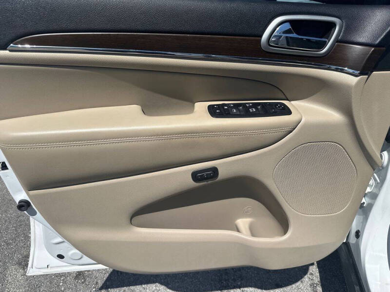 2018 Jeep Grand Cherokee Limited - Image 13