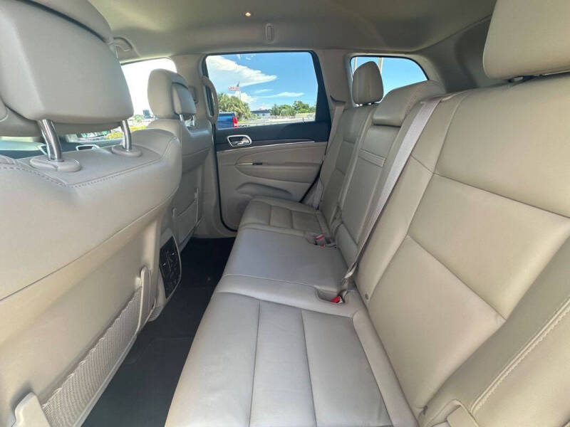 2018 Jeep Grand Cherokee Limited - Image 16