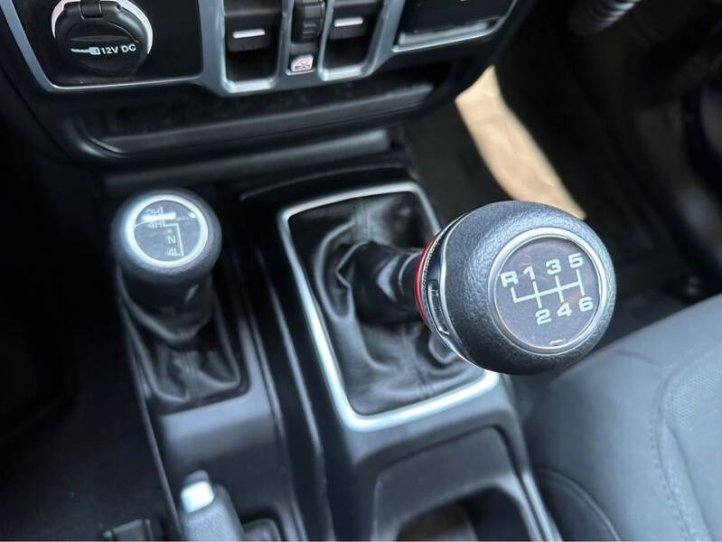 2018 Jeep Wrangler Unlimited Sport S 4x4 - Image 16