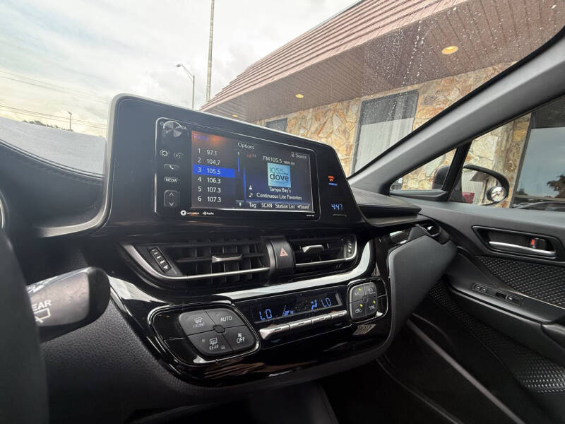 2018 Toyota C-HR XLE - Image 11