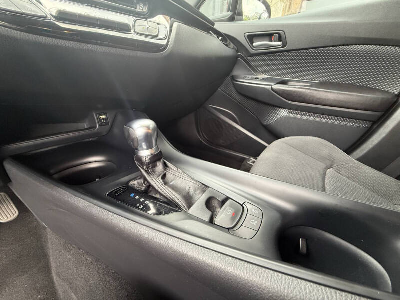 2018 Toyota C-HR XLE - Image 12