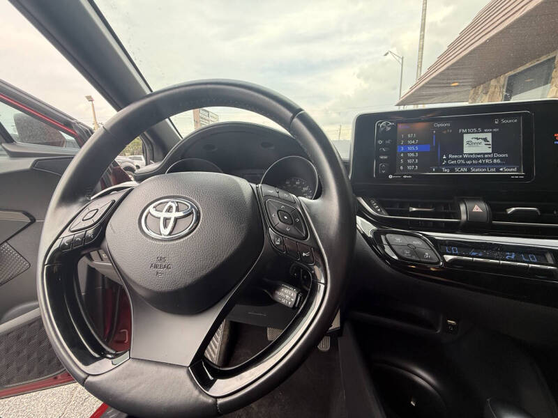2018 Toyota C-HR XLE - Image 13
