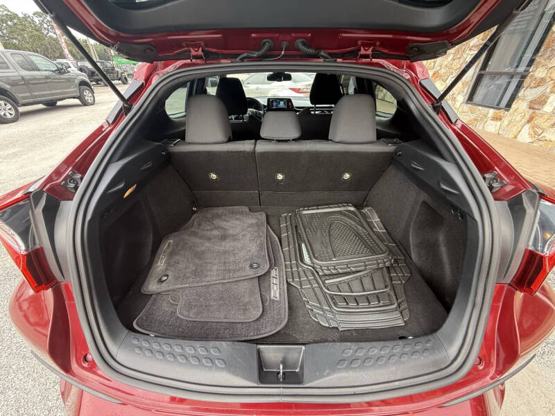 2018 Toyota C-HR XLE - Image 16