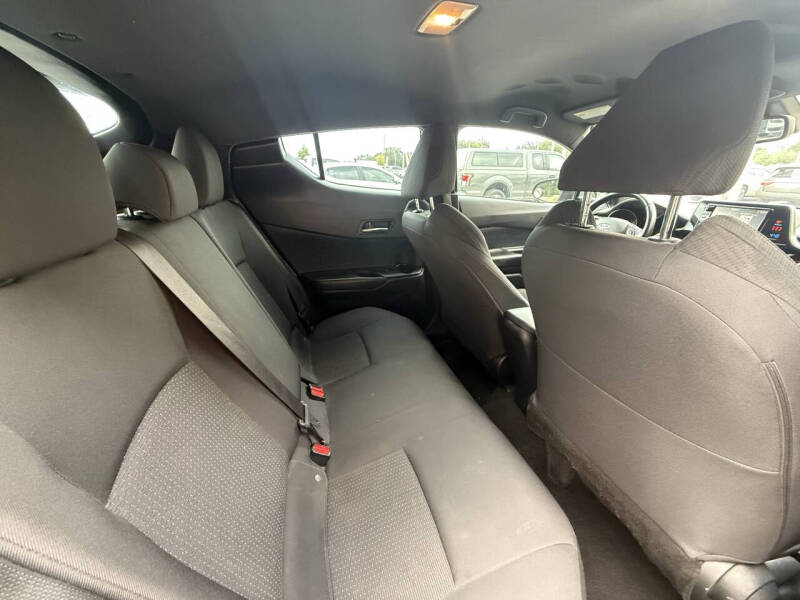 2018 Toyota C-HR XLE - Image 17