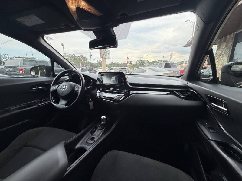 2018 Toyota C-HR XLE - Image 18