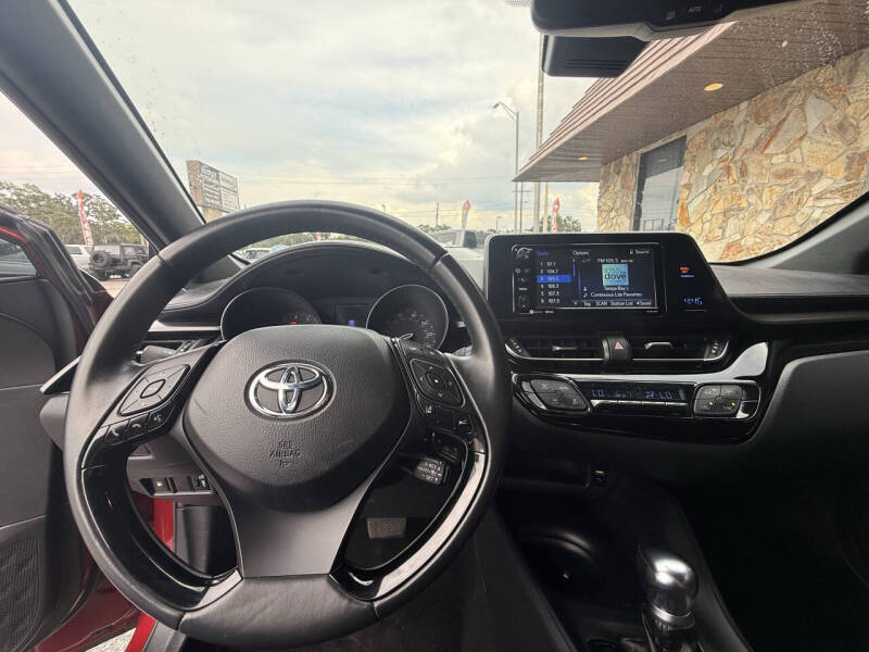 2018 Toyota C-HR XLE - Image 8