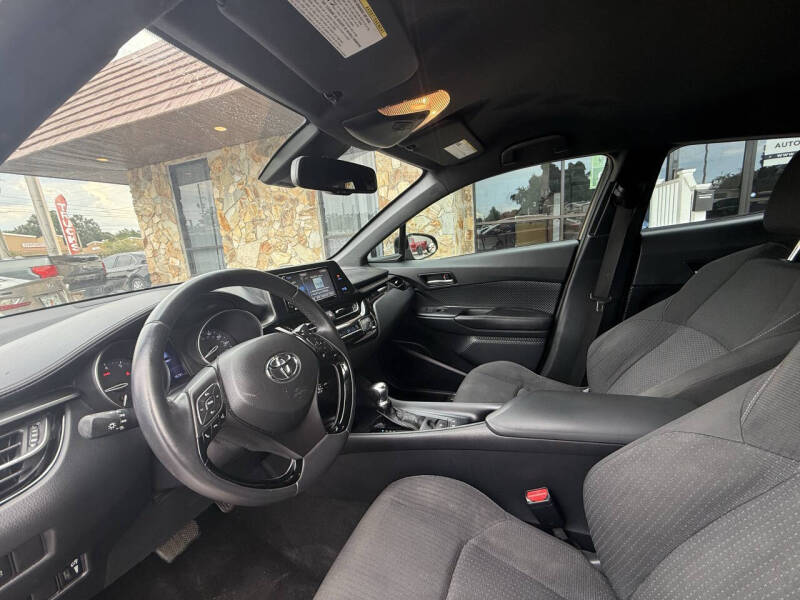 2018 Toyota C-HR XLE - Image 9
