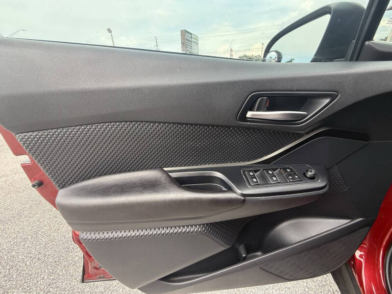 2018 Toyota C-HR XLE - Image 10