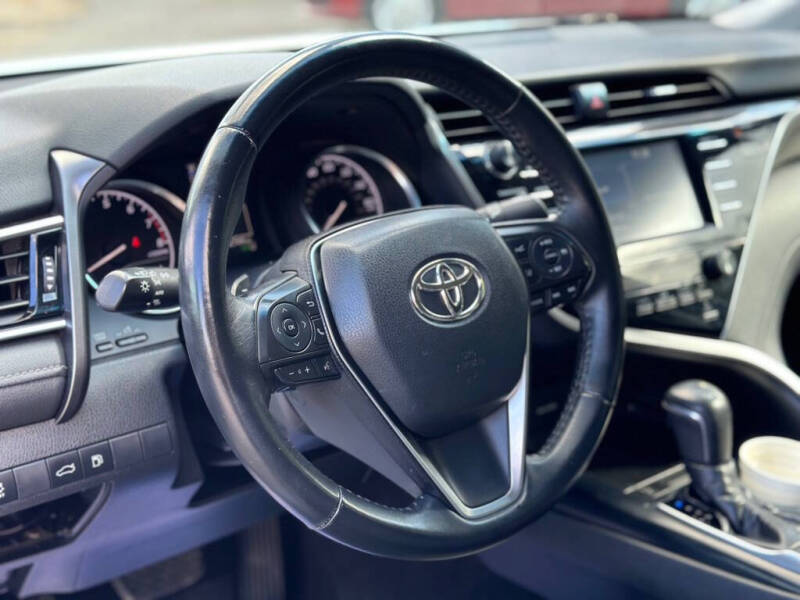 2018 Toyota Camry SE SE 4dr - Image 13