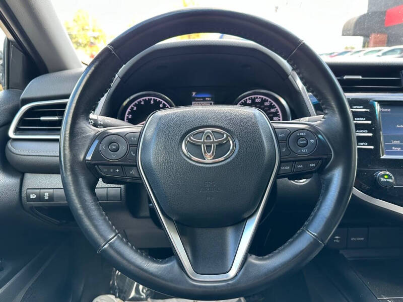 2018 Toyota Camry SE SE 4dr - Image 14