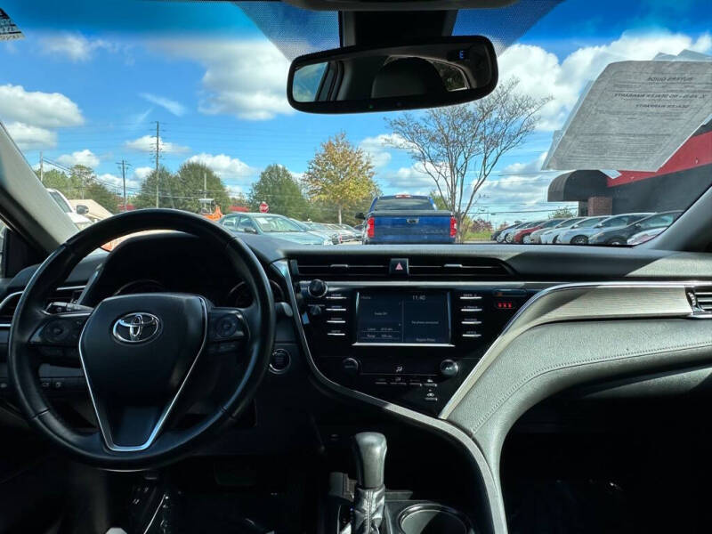 2018 Toyota Camry SE SE 4dr - Image 18