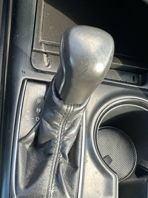 2018 Toyota Camry SE SE 4dr - Image 20