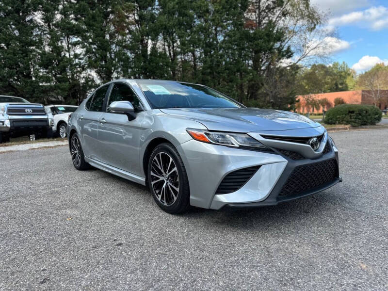 2018 Toyota Camry SE SE 4dr - Image 3