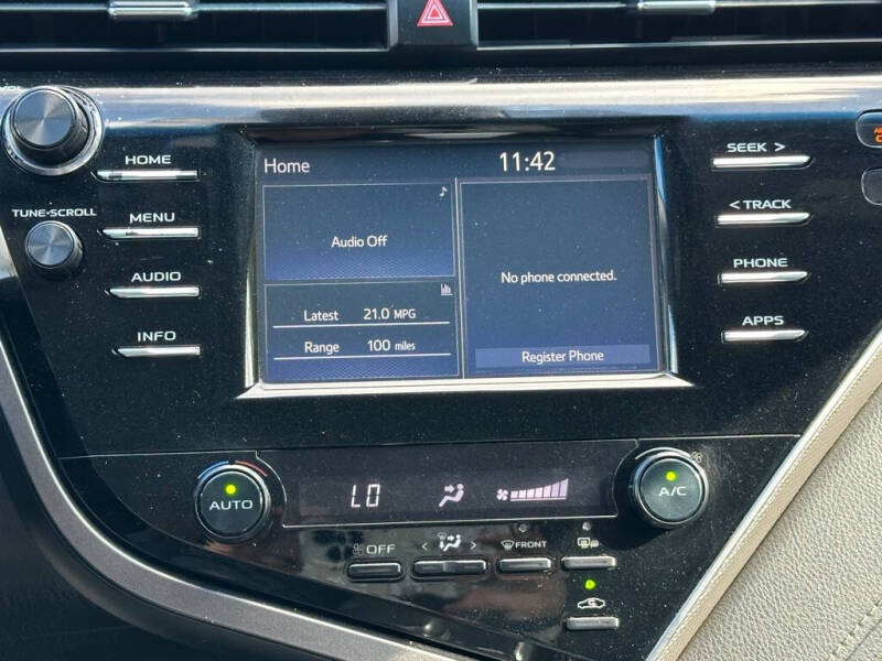 2018 Toyota Camry SE SE 4dr - Image 21