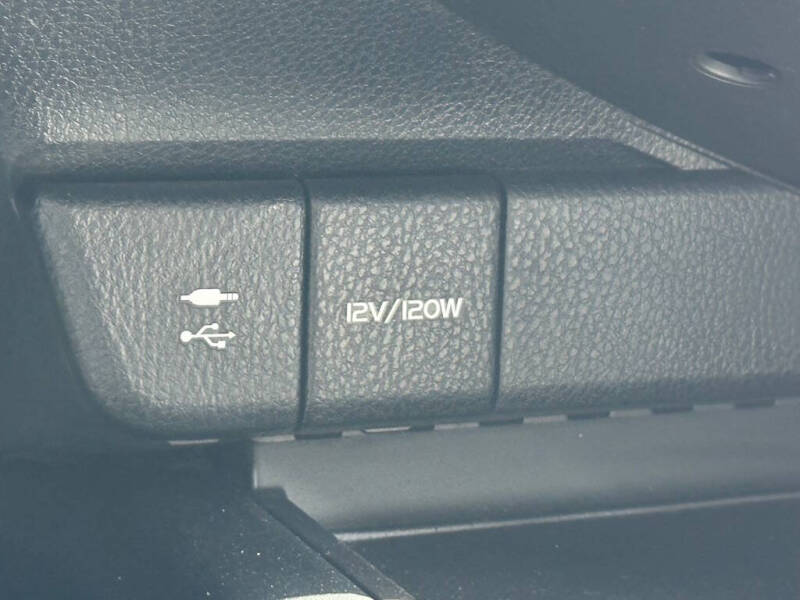2018 Toyota Camry SE SE 4dr - Image 22