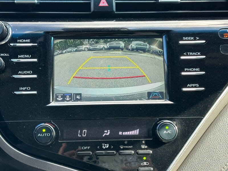 2018 Toyota Camry SE SE 4dr - Image 23