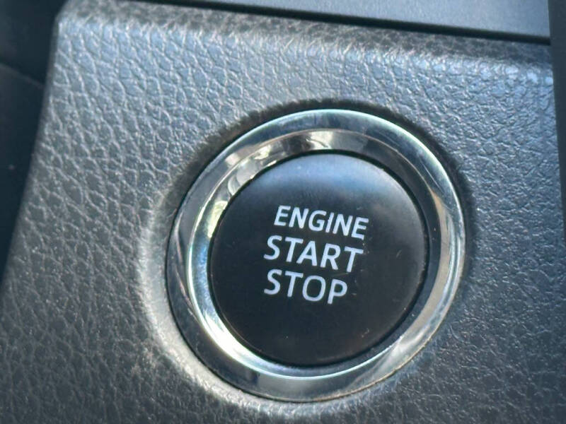 2018 Toyota Camry SE SE 4dr - Image 24