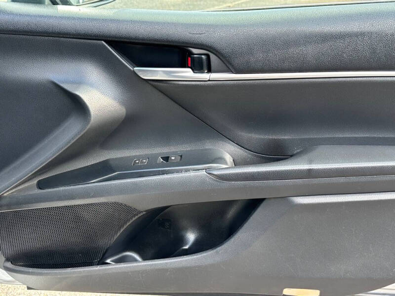 2018 Toyota Camry SE SE 4dr - Image 27