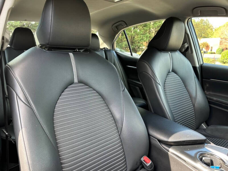 2018 Toyota Camry SE SE 4dr - Image 28