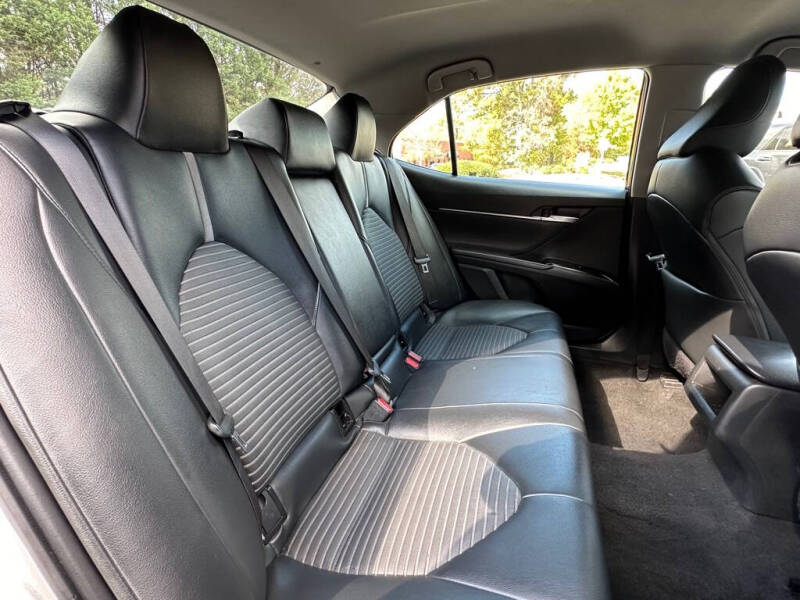 2018 Toyota Camry SE SE 4dr - Image 30