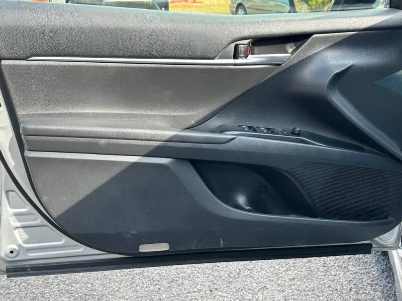 2018 Toyota Camry SE SE 4dr - Image 33