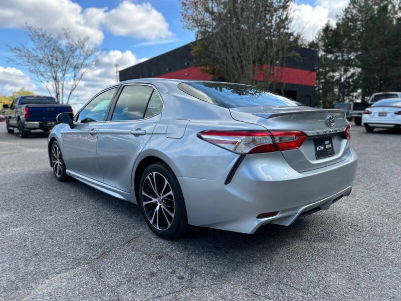 2018 Toyota Camry SE SE 4dr - Image 6