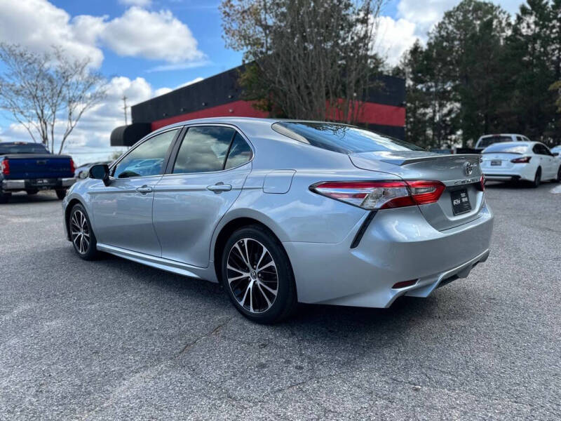 2018 Toyota Camry SE SE 4dr - Image 9