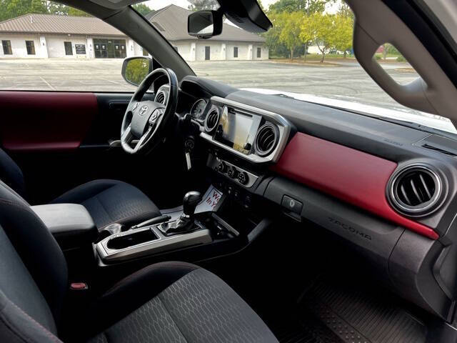 2018 Toyota Tacoma SR5 V6 4x2 SR5 V6 4dr Double Cab 5.0 ft SB - Image 25