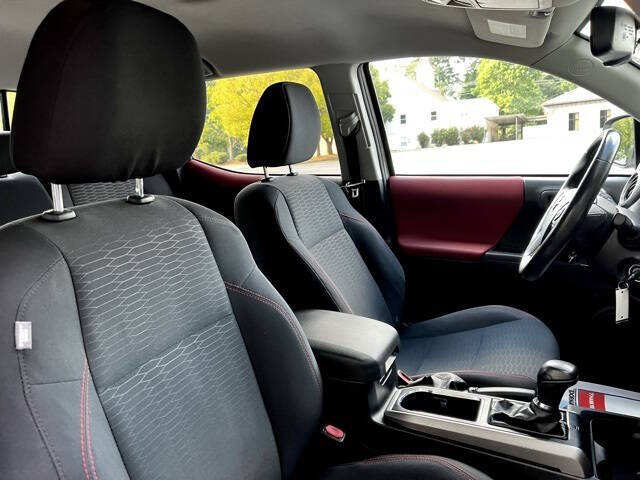 2018 Toyota Tacoma SR5 V6 4x2 SR5 V6 4dr Double Cab 5.0 ft SB - Image 27