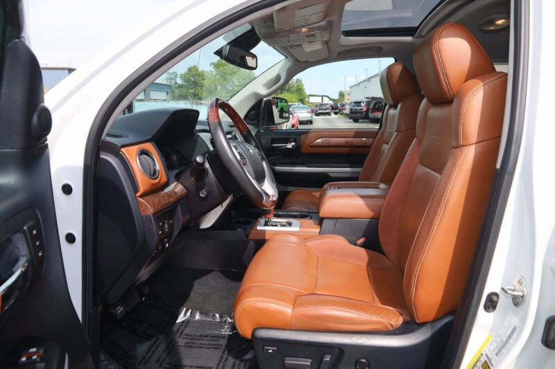 2018 Toyota Tundra 1794 Edition 4x4 1794 Edition 4dr CrewMax Cab Pickup SB - Image 13