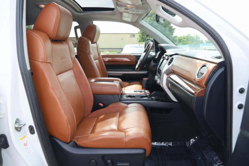 2018 Toyota Tundra 1794 Edition 4x4 1794 Edition 4dr CrewMax Cab Pickup SB - Image 14