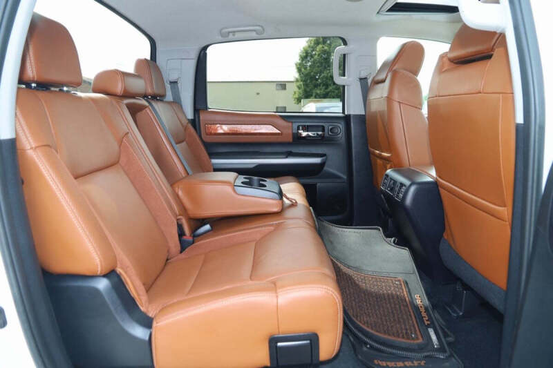 2018 Toyota Tundra 1794 Edition 4x4 1794 Edition 4dr CrewMax Cab Pickup SB - Image 17