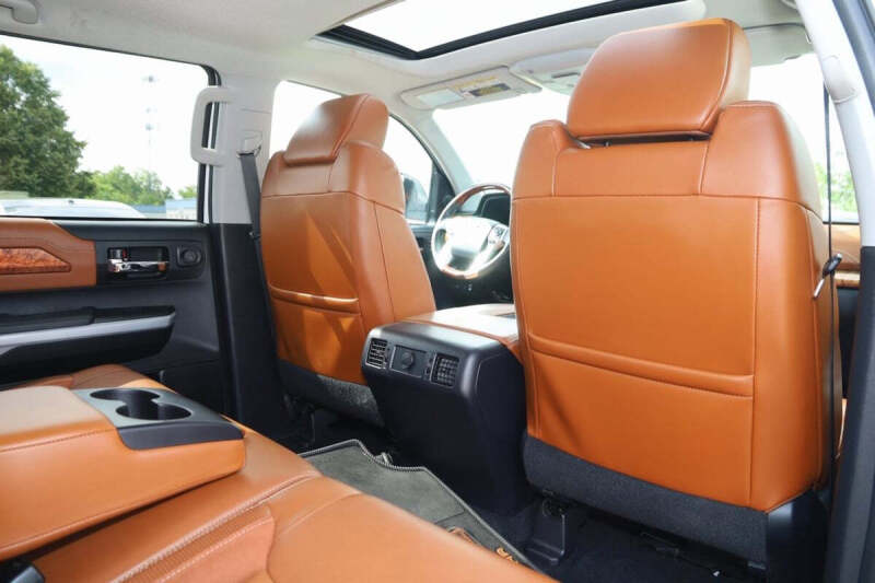 2018 Toyota Tundra 1794 Edition 4x4 1794 Edition 4dr CrewMax Cab Pickup SB - Image 18