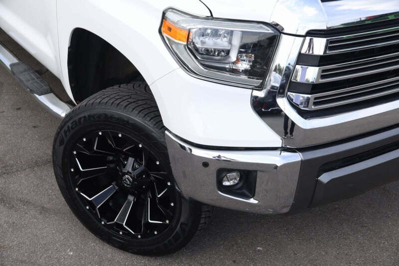2018 Toyota Tundra 1794 Edition 4x4 1794 Edition 4dr CrewMax Cab Pickup SB - Image 22