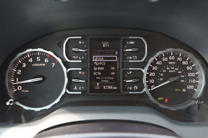 2018 Toyota Tundra 1794 Edition 4x4 1794 Edition 4dr CrewMax Cab Pickup SB - Image 24