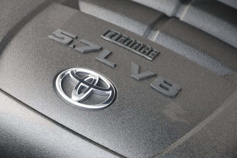 2018 Toyota Tundra 1794 Edition 4x4 1794 Edition 4dr CrewMax Cab Pickup SB - Image 26