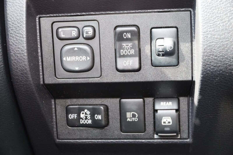 2018 Toyota Tundra 1794 Edition 4x4 1794 Edition 4dr CrewMax Cab Pickup SB - Image 39