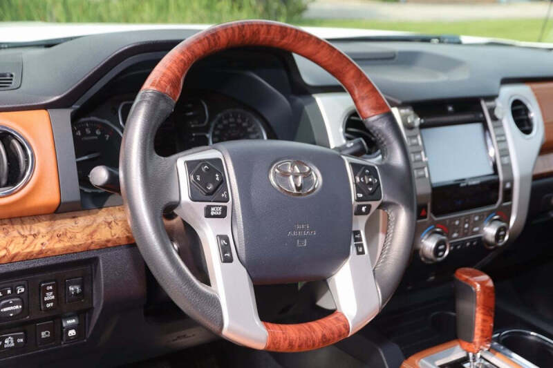 2018 Toyota Tundra 1794 Edition 4x4 1794 Edition 4dr CrewMax Cab Pickup SB - Image 6