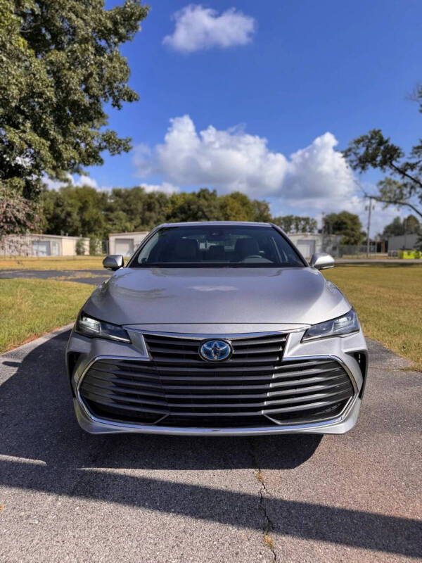 2019 Toyota Avalon Hybrid Limited - Image 2