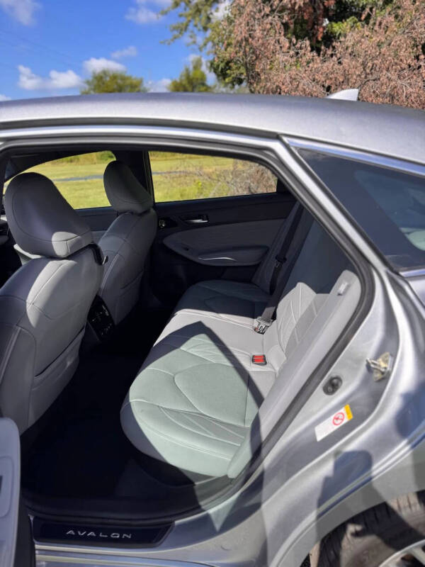 2019 Toyota Avalon Hybrid Limited - Image 13