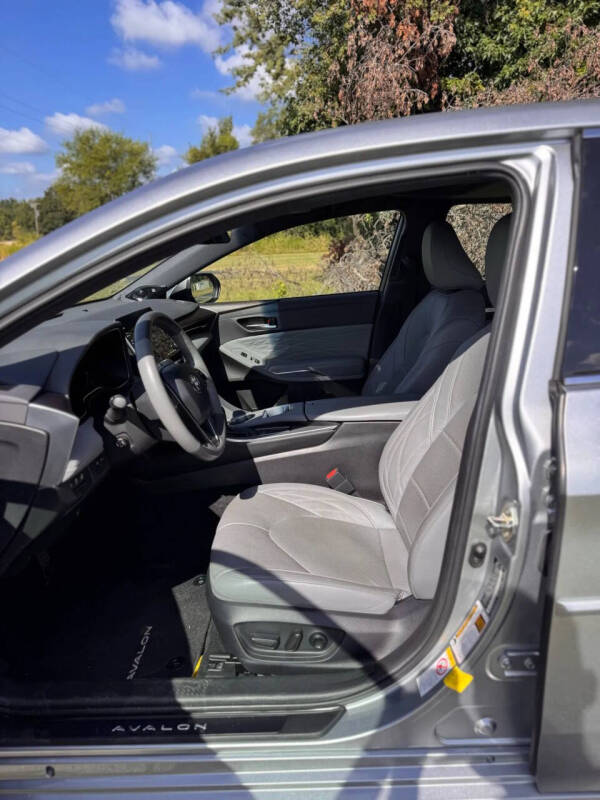 2019 Toyota Avalon Hybrid Limited - Image 14