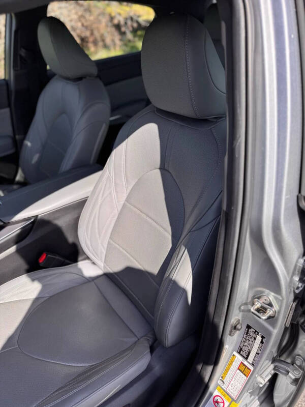 2019 Toyota Avalon Hybrid Limited - Image 17