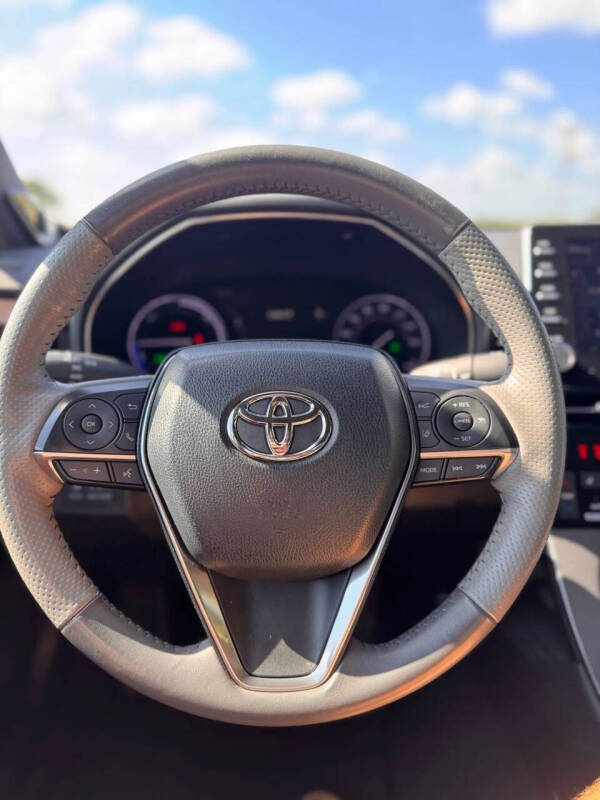 2019 Toyota Avalon Hybrid Limited - Image 18