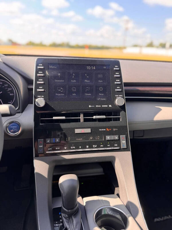2019 Toyota Avalon Hybrid Limited - Image 19
