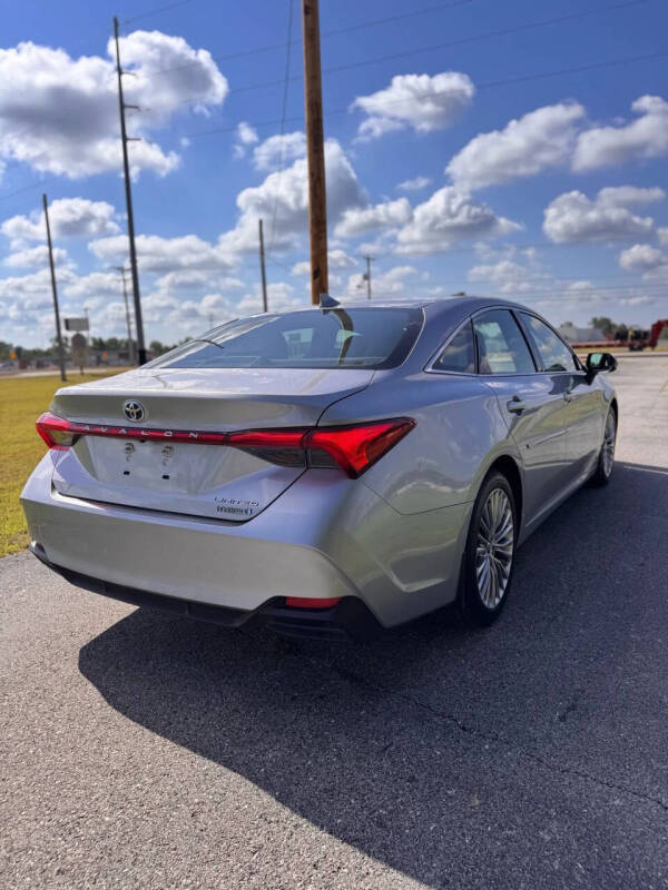 2019 Toyota Avalon Hybrid Limited - Image 4