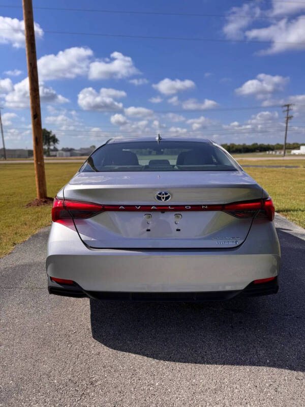 2019 Toyota Avalon Hybrid Limited - Image 5
