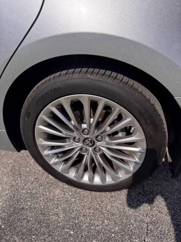 2019 Toyota Avalon Hybrid Limited - Image 9