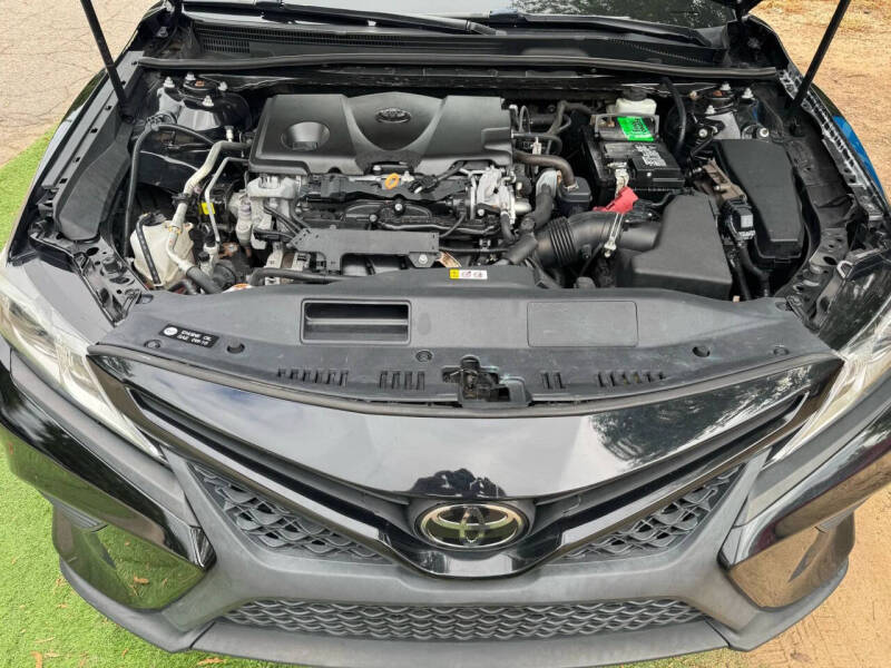 2019 Toyota Camry SE - Image 12