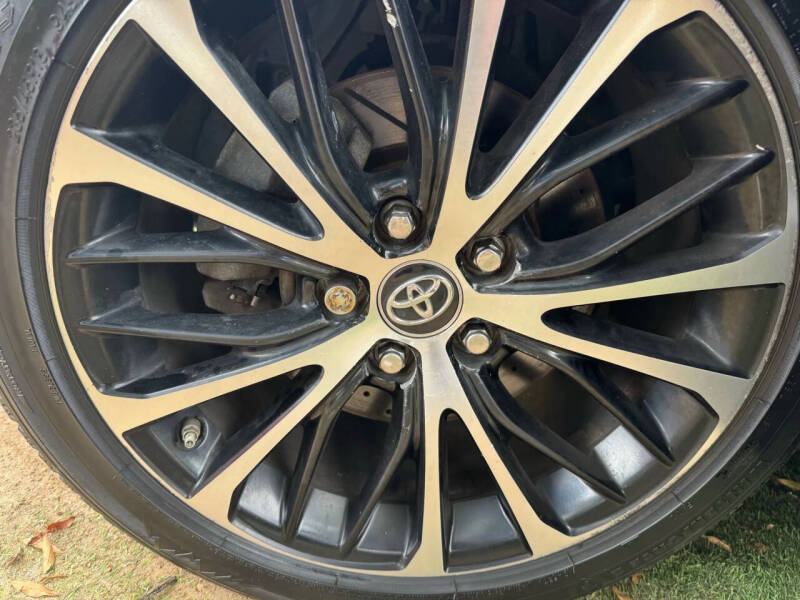2019 Toyota Camry SE - Image 13
