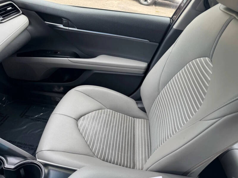 2019 Toyota Camry SE - Image 15